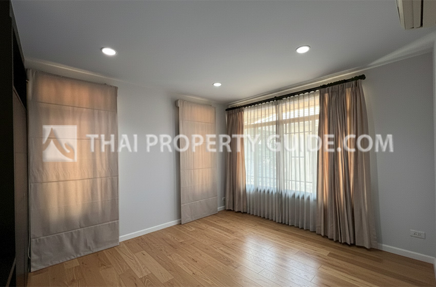 House with Shared Pool in Pattanakarn 