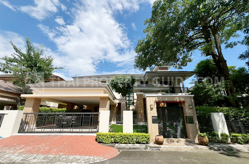 House with Shared Pool in Pattanakarn