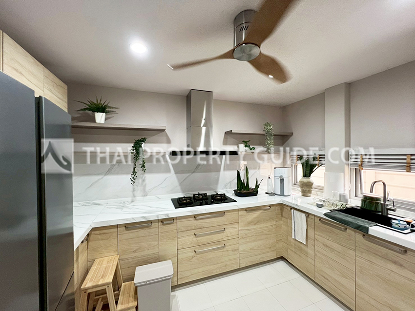 House with Shared Pool in Pattanakarn 