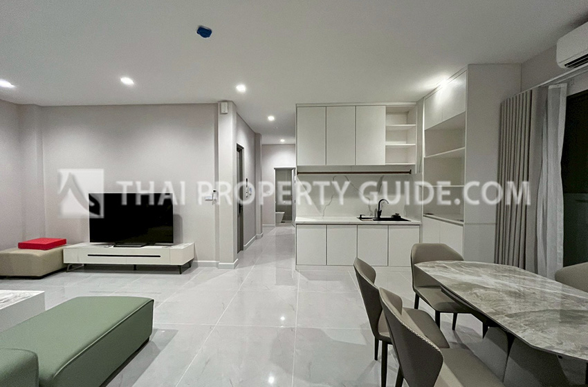 House with Shared Pool in Srinakarin 