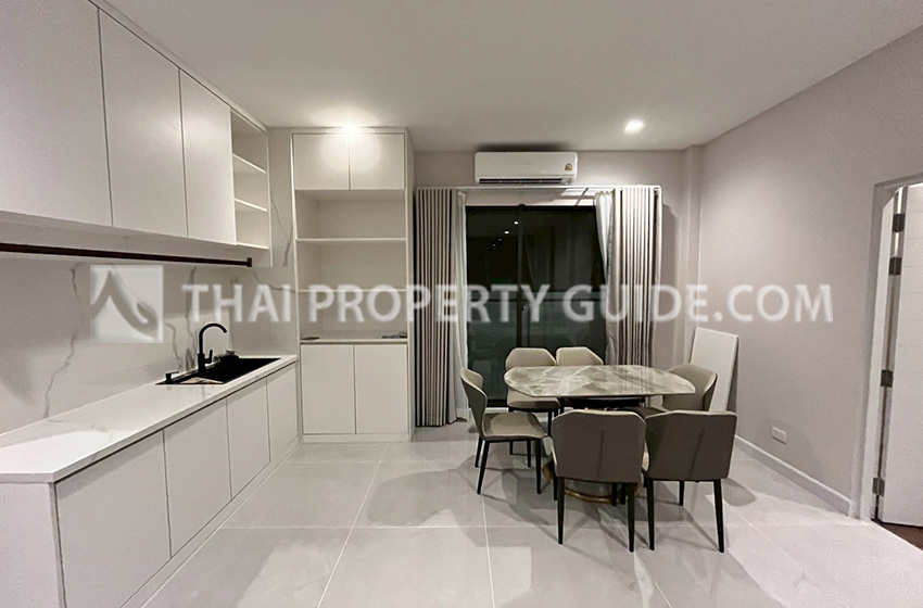 House with Shared Pool in Srinakarin 