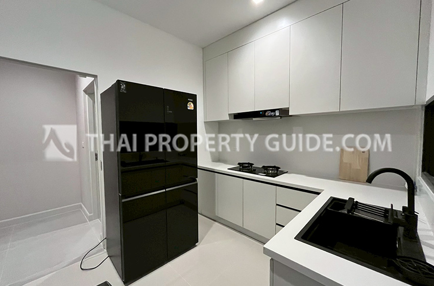 House with Shared Pool in Srinakarin 