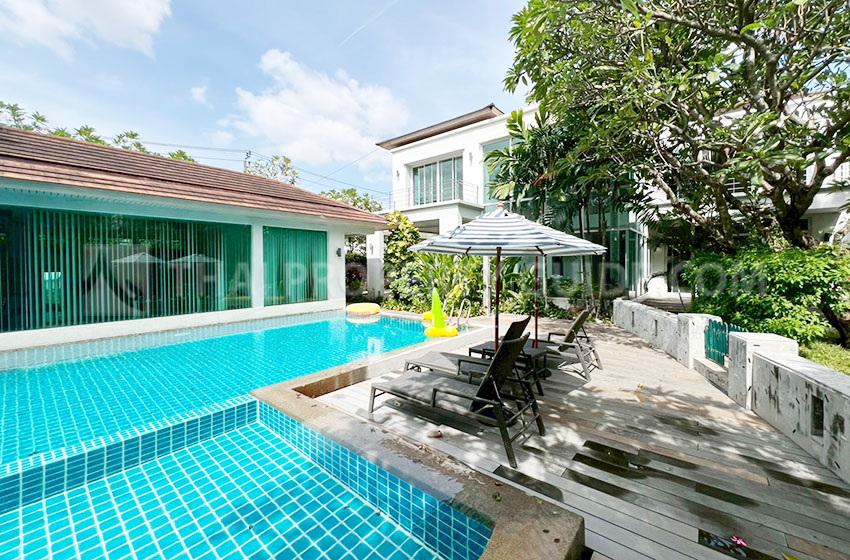House with Shared Pool in Sukhumvit : Panya Village On-Nut 