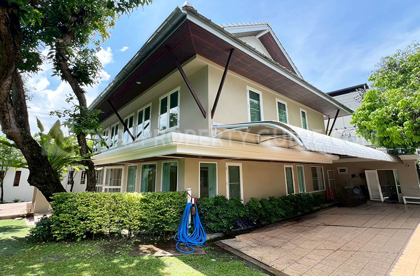 House with Shared Pool in Sukhumvit 