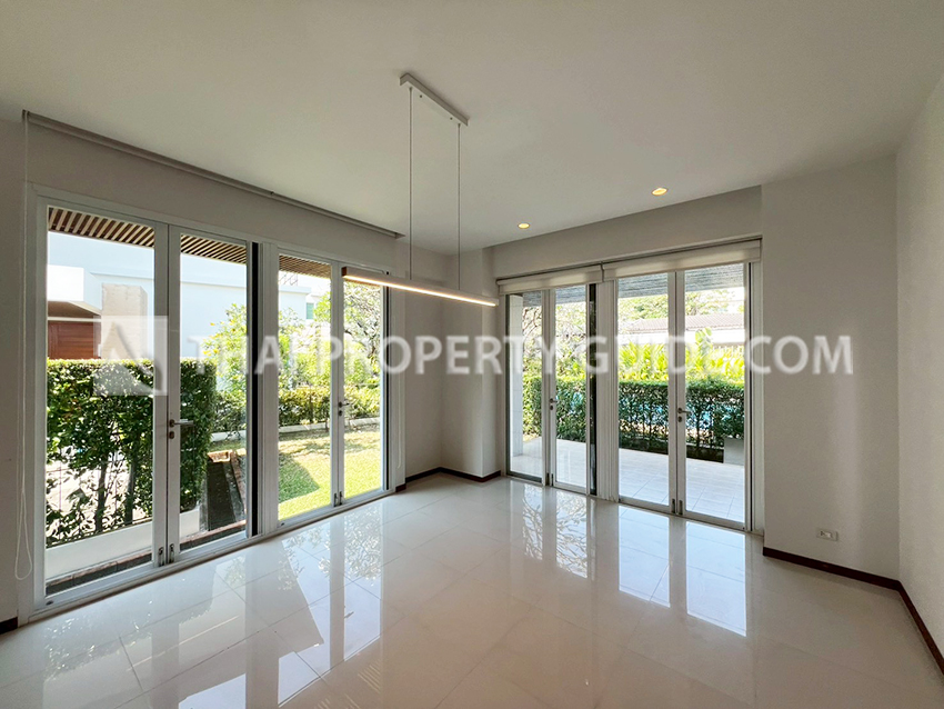 House with Shared Pool in Sukhumvit 