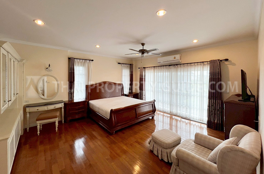 House with Shared Pool in Sukhumvit 