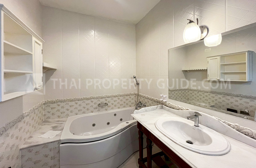 House with Shared Pool in Sukhumvit 