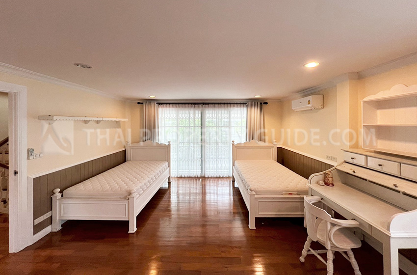 House with Shared Pool in Sukhumvit 