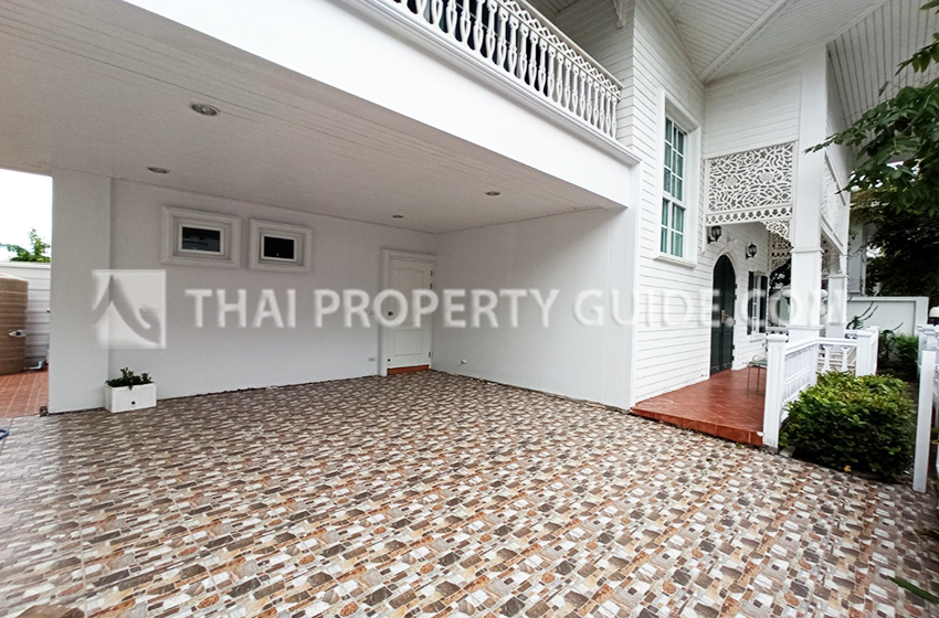 House with Shared Pool in Sukhumvit 