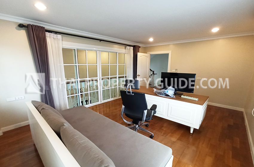 House with Shared Pool in Sukhumvit 