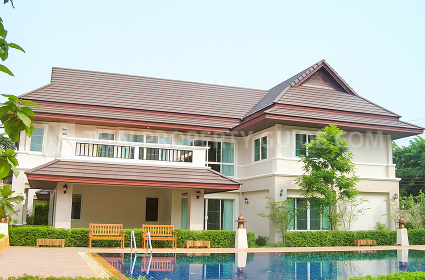 House with Shared Pool in Sukhumvit