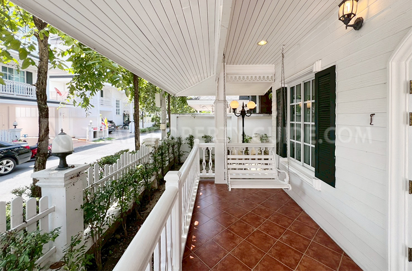 House with Shared Pool in Sukhumvit 