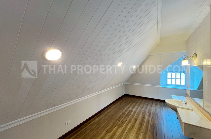 House with Shared Pool in Sukhumvit 