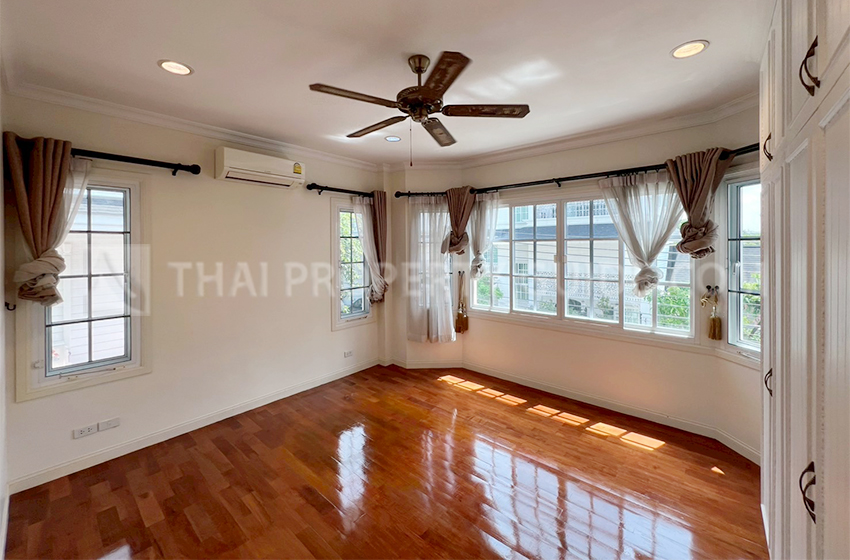 House with Shared Pool in Sukhumvit 