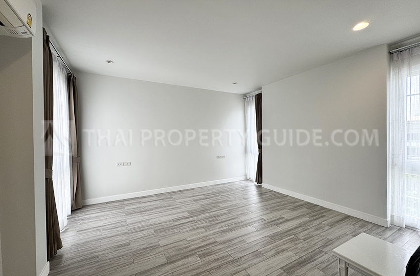 House with Shared Pool in Sukhumvit 
