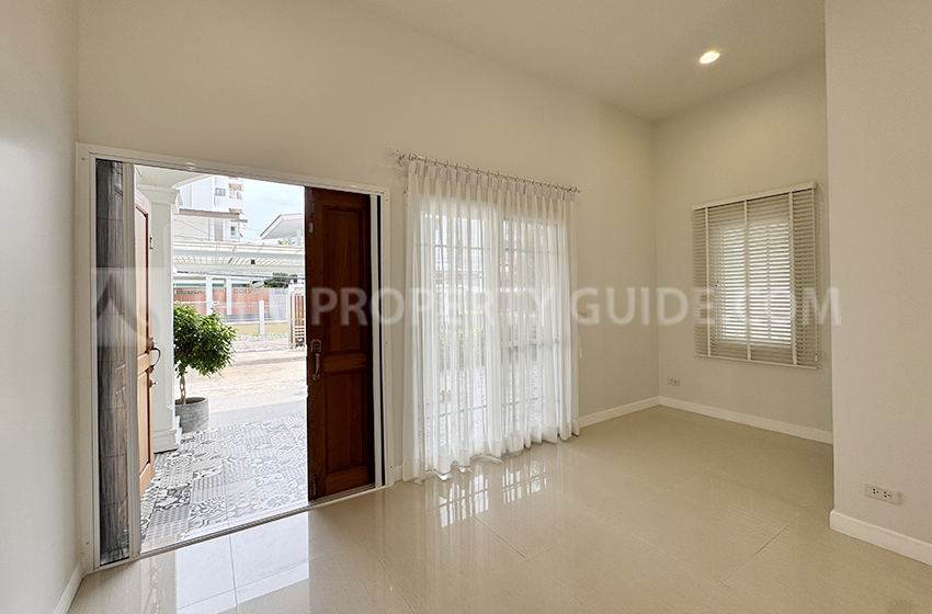 House with Shared Pool in Sukhumvit 