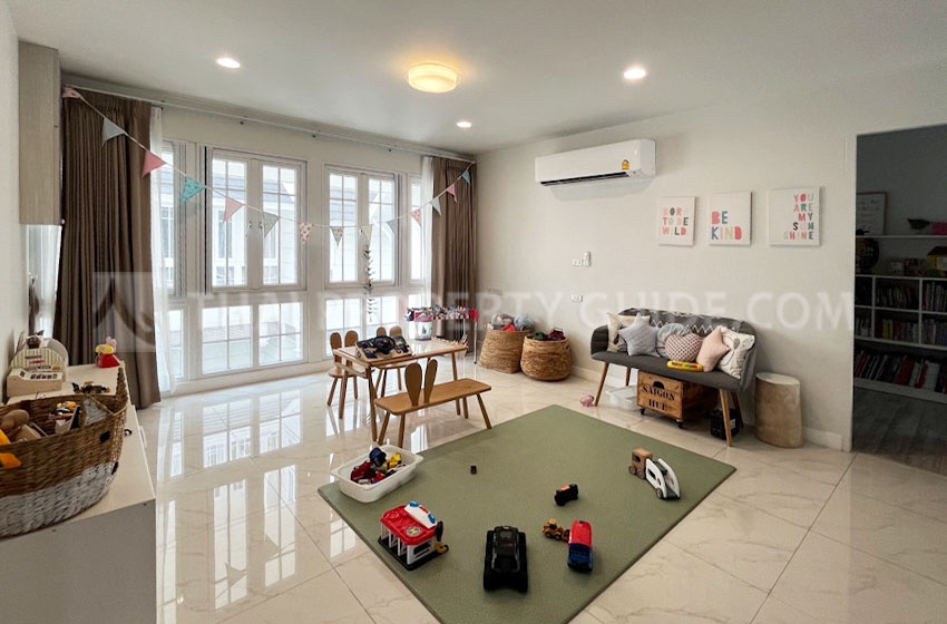 House with Shared Pool in Sukhumvit 
