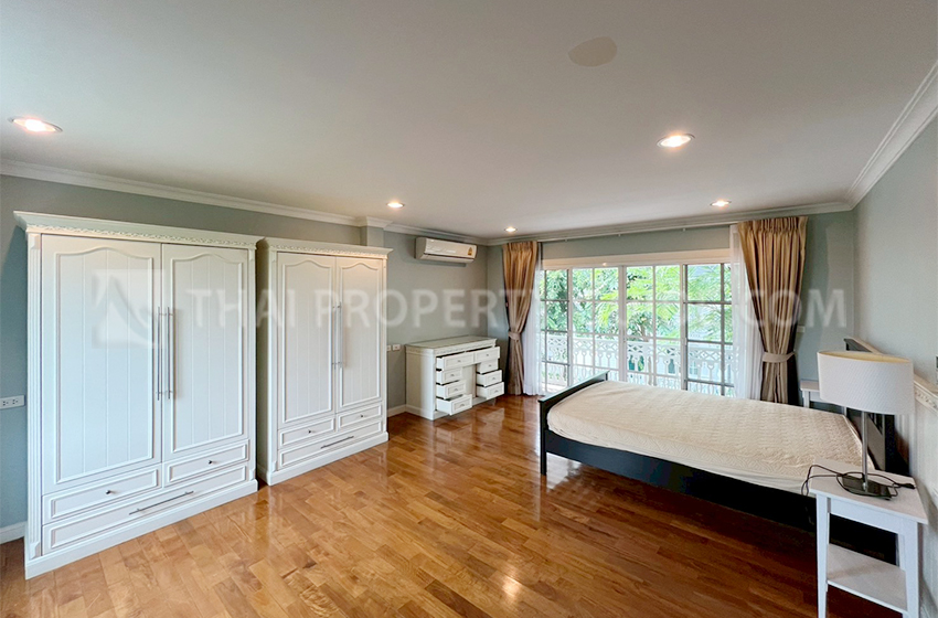 House with Shared Pool in Sukhumvit 