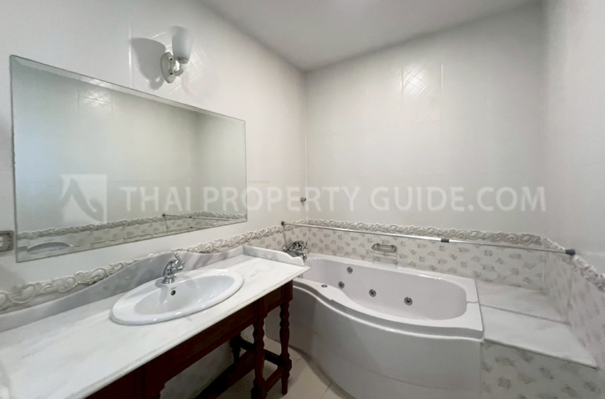 House with Shared Pool in Sukhumvit 