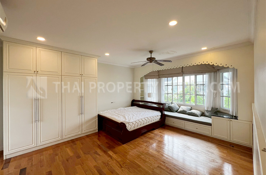 House with Shared Pool in Sukhumvit 