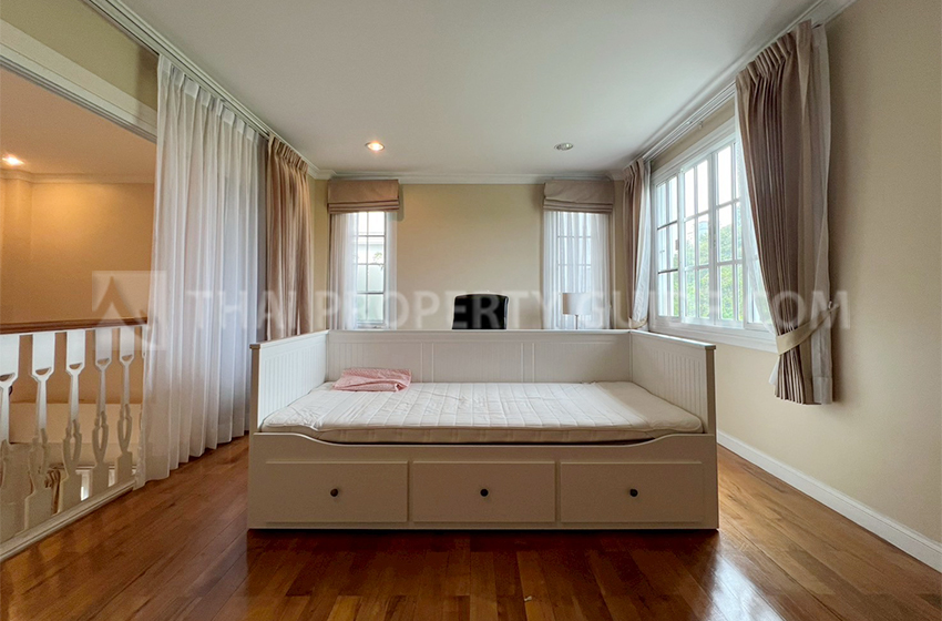 House with Shared Pool in Sukhumvit 