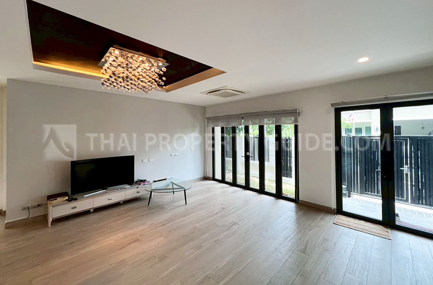 House with Shared Pool in Sukhumvit 