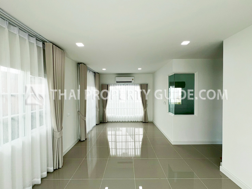 House with Shared Pool in Sukhumvit 