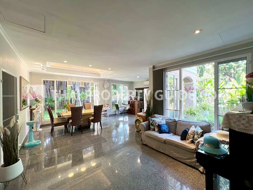 House with Shared Pool in Sukhumvit 