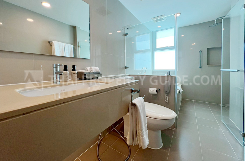 Service Apartment in New Petchburi 