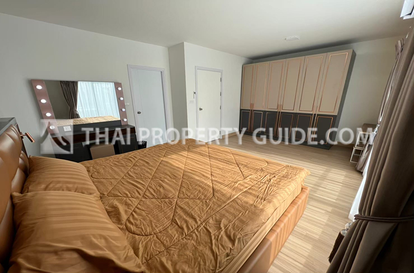 Townhouse in Lat Phrao 