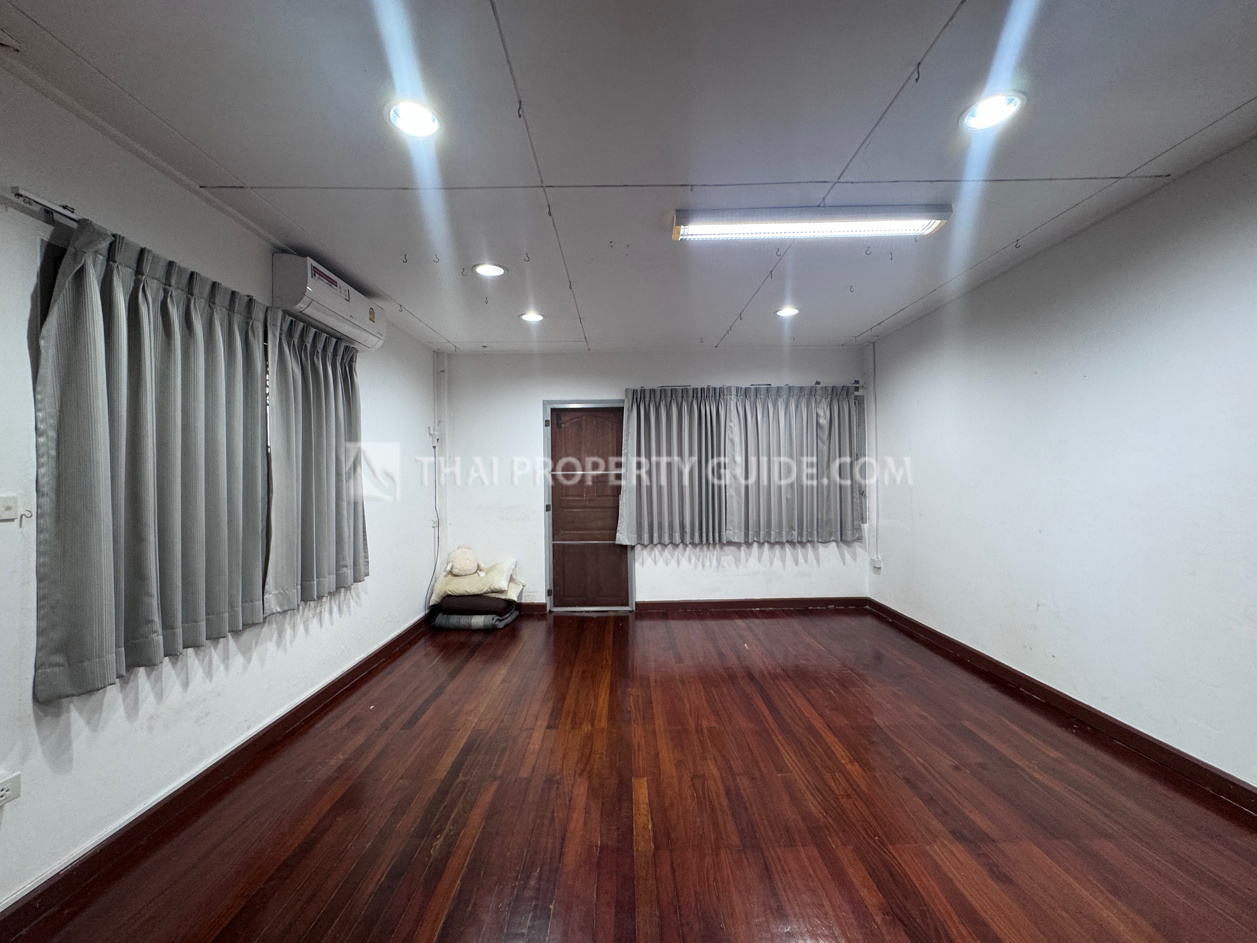 Townhouse in Phaholyothin 