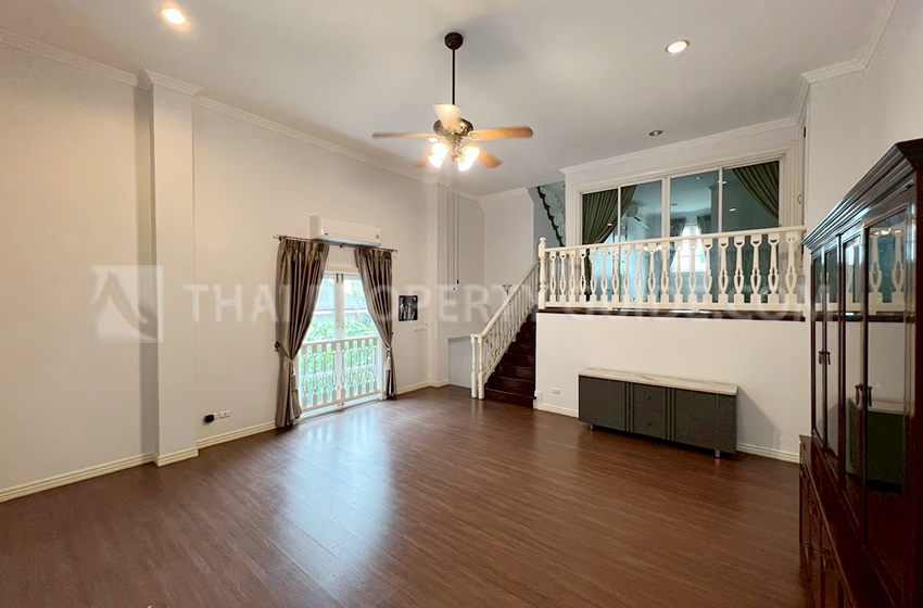 Townhouse in Sukhumvit 