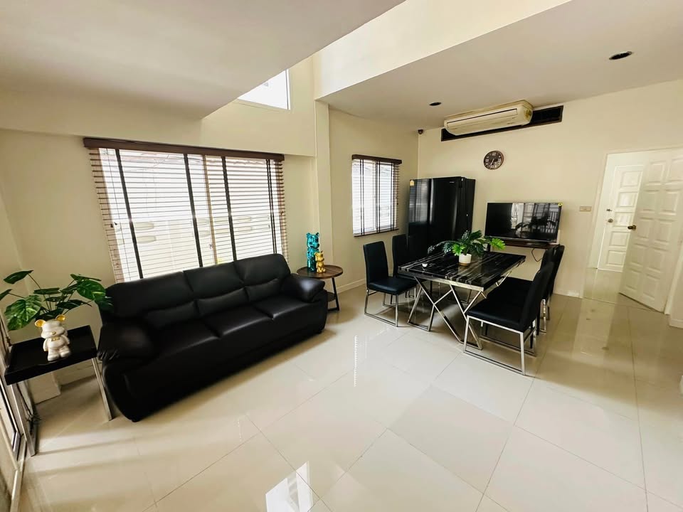 Townhouse in Sukhumvit 