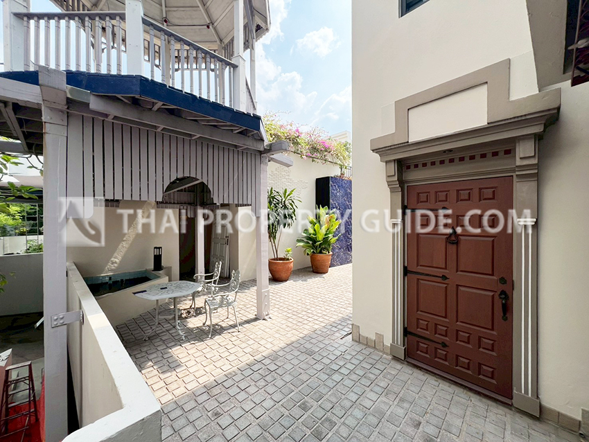 Townhouse in Sukhumvit 