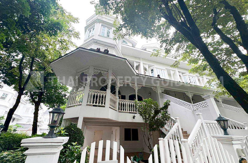 Townhouse in Sukhumvit