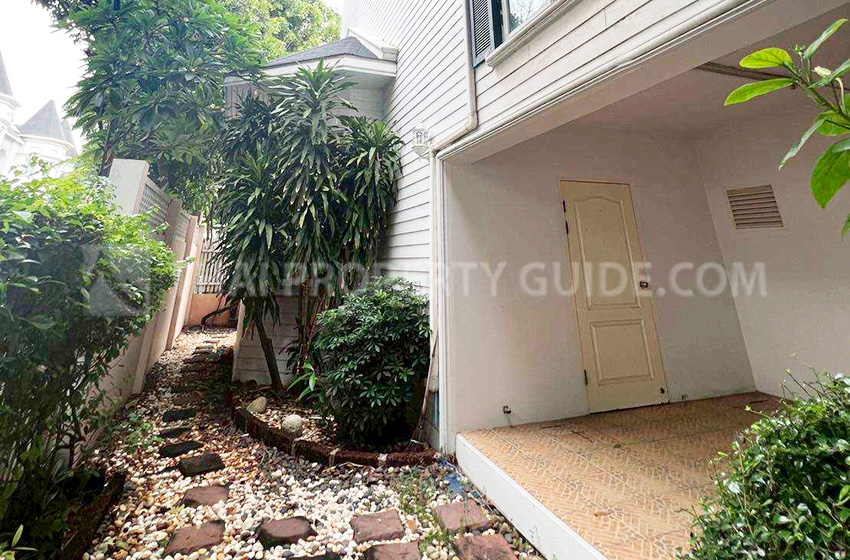 Townhouse in Sukhumvit 