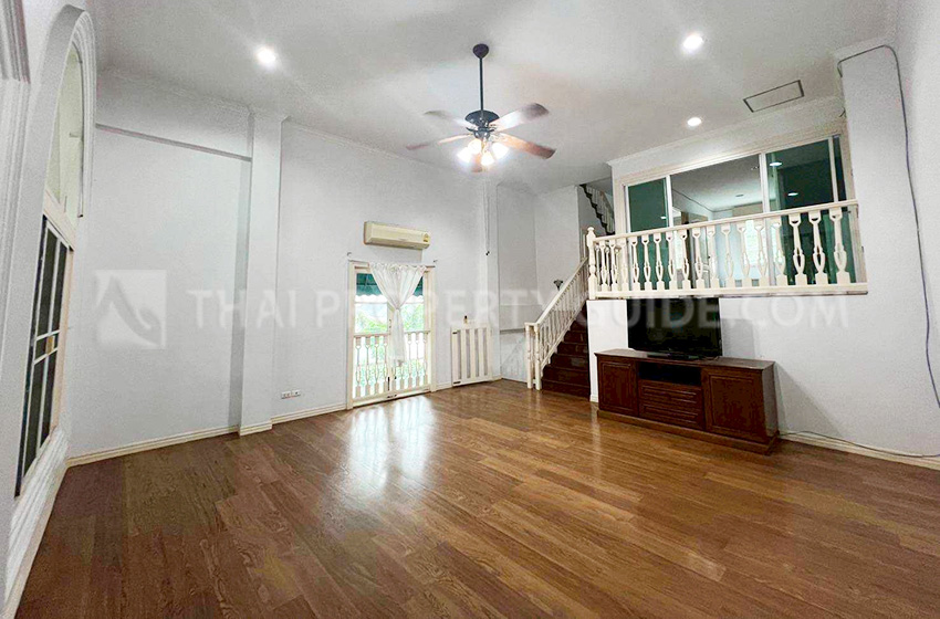 Townhouse in Sukhumvit 