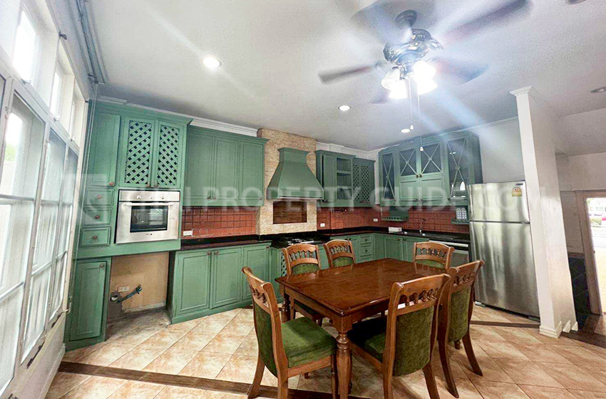 Townhouse in Sukhumvit 