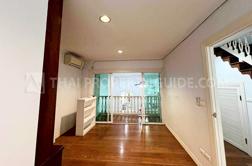Townhouse in Sukhumvit 