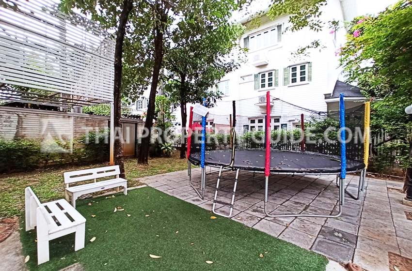 Townhouse in Sukhumvit 