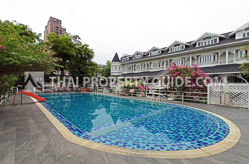 Townhouse in Sukhumvit 