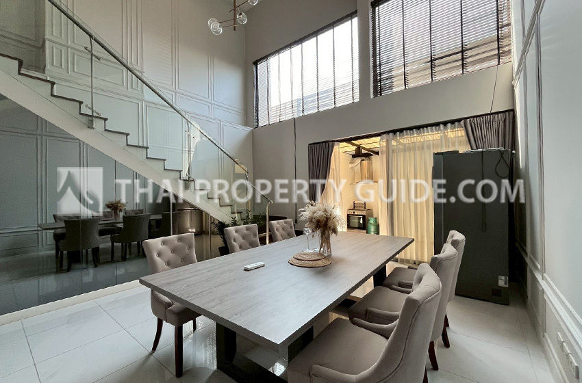 Townhouse in Sukhumvit 
