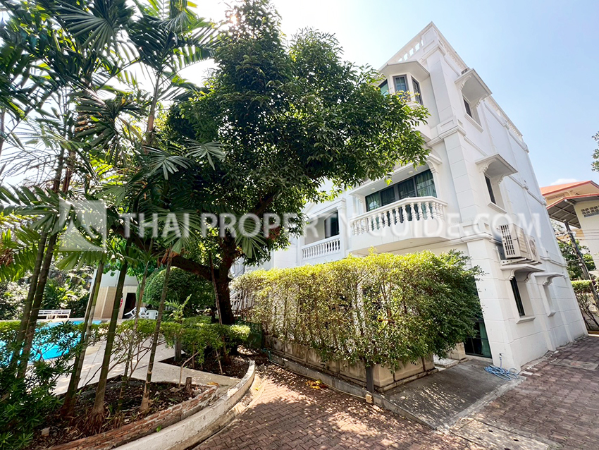 Townhouse in Sukhumvit